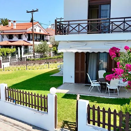 Dom wakacyjny Beachfront Bliss In Nikiti, Spacious 2 Story With Stunning Sea Views *