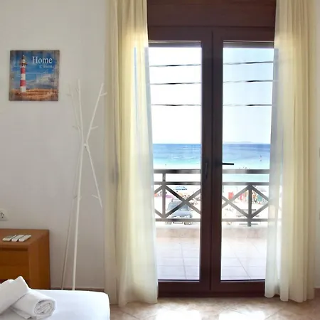 Beachfront Bliss In Nikiti, Spacious 2 Story With Stunning Sea Views Hébergement de vacances Nikiti (Sithonia)