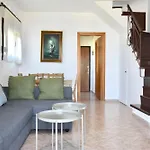 Beachfront Bliss In Nikiti, Spacious 2 Story With Stunning Sea Views 펜션 니키티