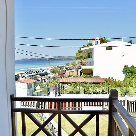 Beachfront Bliss In Nikiti, Spacious 2 Story With Stunning Sea Views ニキティ