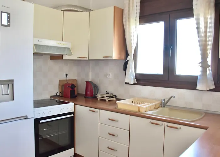 Beachfront Bliss In Nikiti, Spacious 2 Story With Stunning Sea Views 펜션 *