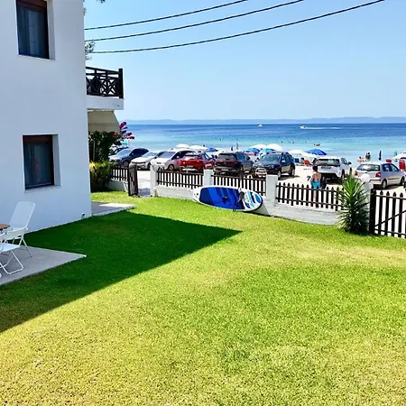 Beachfront Bliss In Nikiti, Spacious 2 Story With Stunning Sea Views Feriehus *