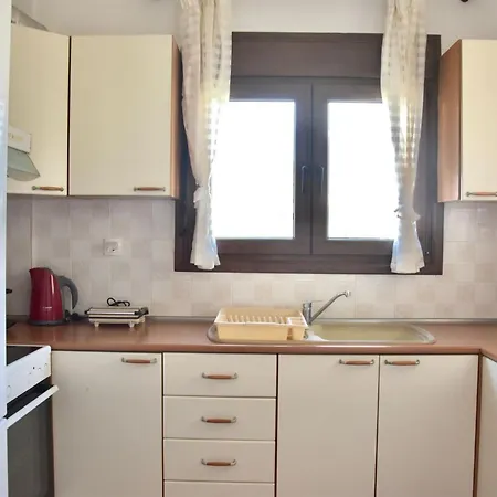 Beachfront Bliss In Nikiti, Spacious 2 Story With Stunning Sea Views Дом отдыха Никити