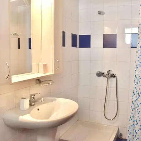 Дом отдыха Beachfront Bliss In Nikiti, Spacious 2 Story With Stunning Sea Views *
