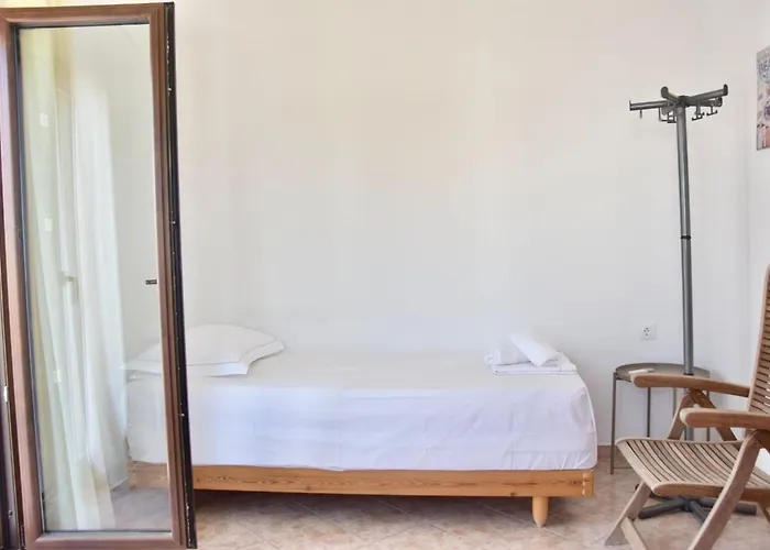 Beachfront Bliss In Nikiti, Spacious 2 Story With Stunning Sea Views Feriehus Nikiti (Sithonia)