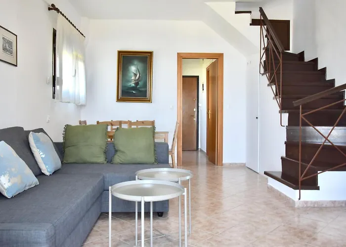 Beachfront Bliss In Nikiti, Spacious 2 Story With Stunning Sea Views Feriehus Nikiti (Sithonia)