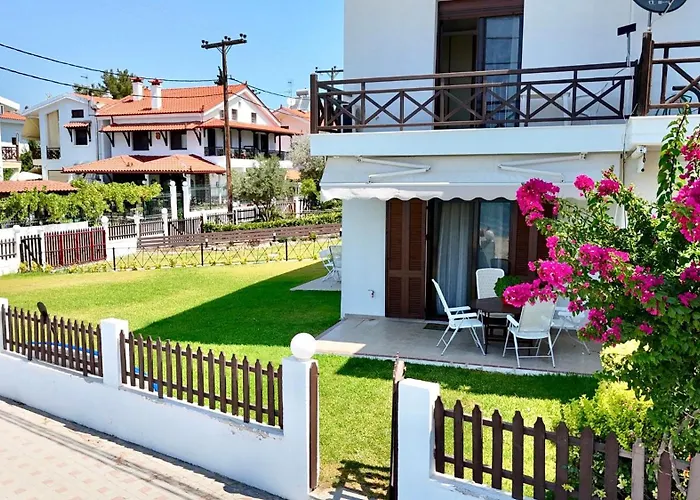 Feriehus Beachfront Bliss In Nikiti, Spacious 2 Story With Stunning Sea Views *