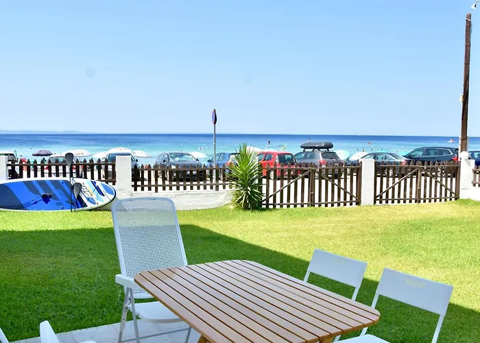 Beachfront Bliss In Nikiti, Spacious 2 Story With Stunning Sea Views Feriehus
